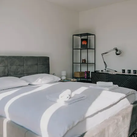 1bdr Close To Center - Free Parking