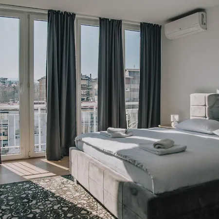 1bdr Close To Center - Free Parking *